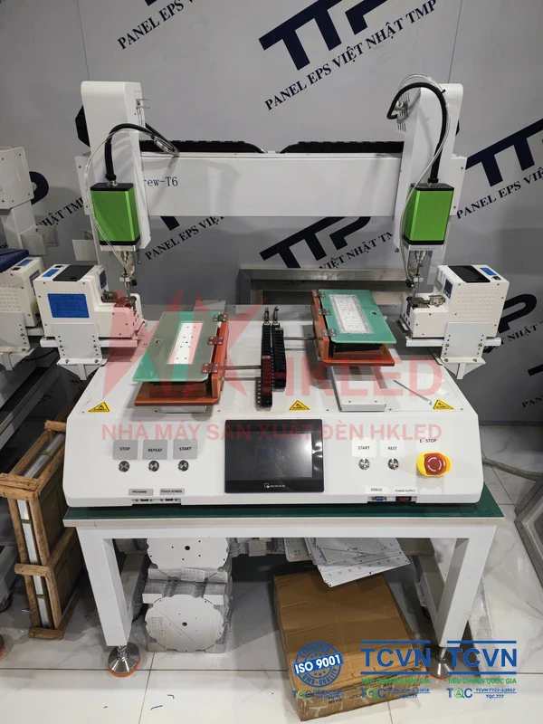 Máy bắn vít tự động