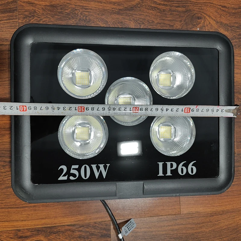 Đèn LED sân bóng đá NLMT