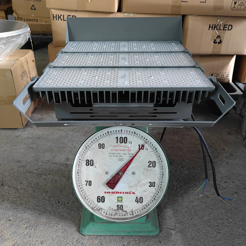 Đèn pha sân bóng đá 600W Hàng Việt Nam chất lượng cao - P04 - Ảnh 8