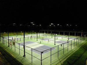 Đèn LED pha năng lượng mặt trời sân pickleball