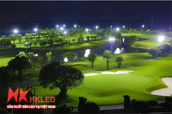 Đèn pha led chiếu sân bóng