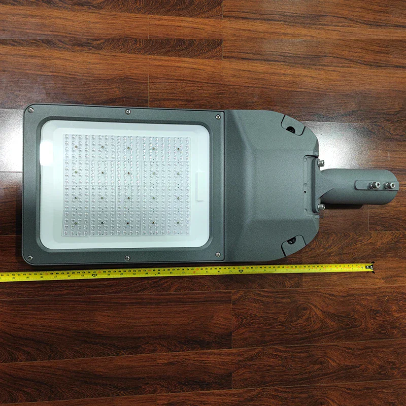 Đèn đường cao áp 200W hàng Việt Nam - D23 - Ảnh 5